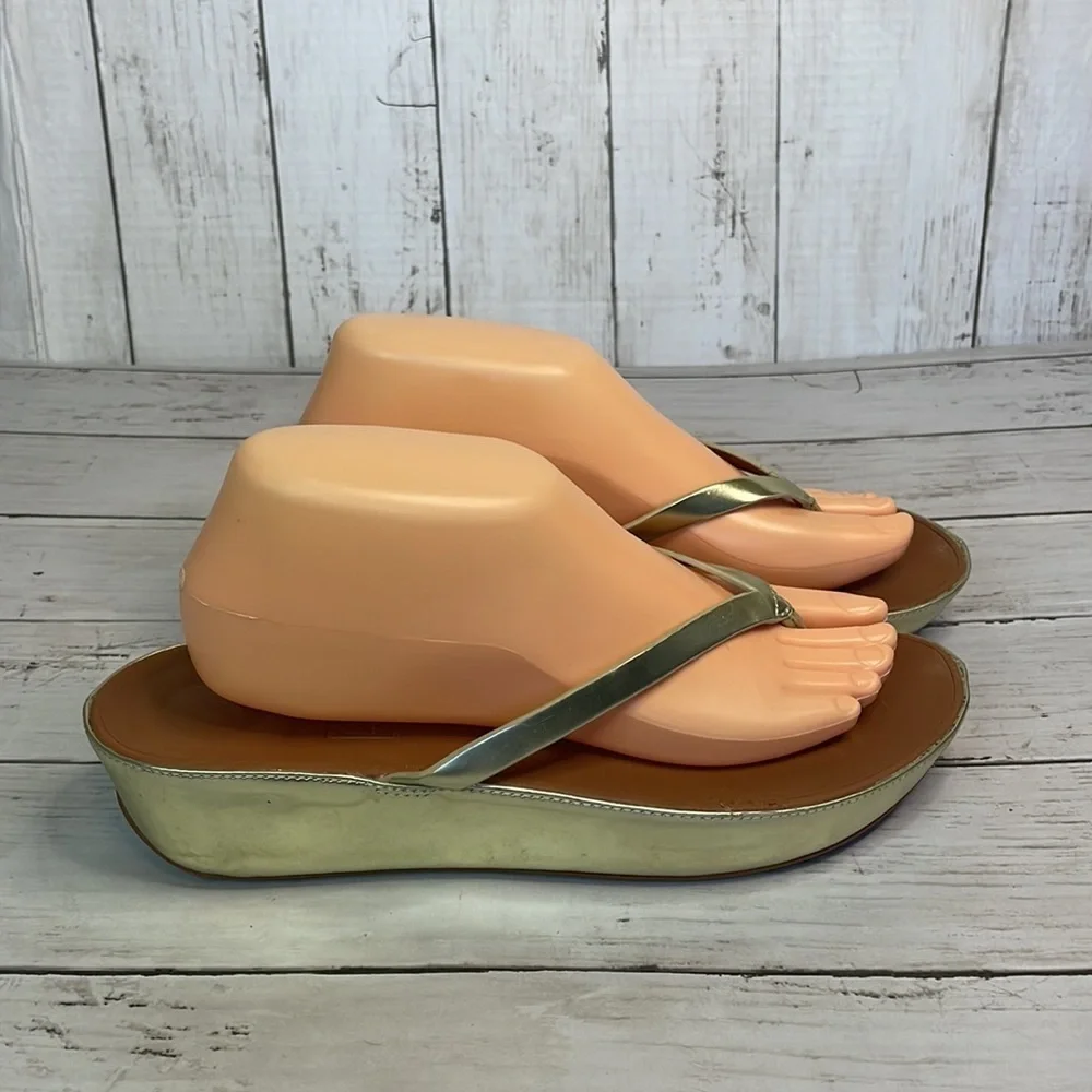 Fitflop Gold Leather Wedge Thong Sandal - Picture 12 of 14